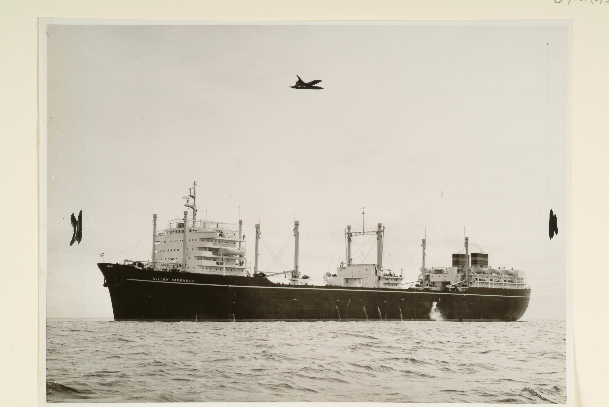 S.7032(073); De aankomst van het walvismoederschip ms. Willem Barendsz (II); foto