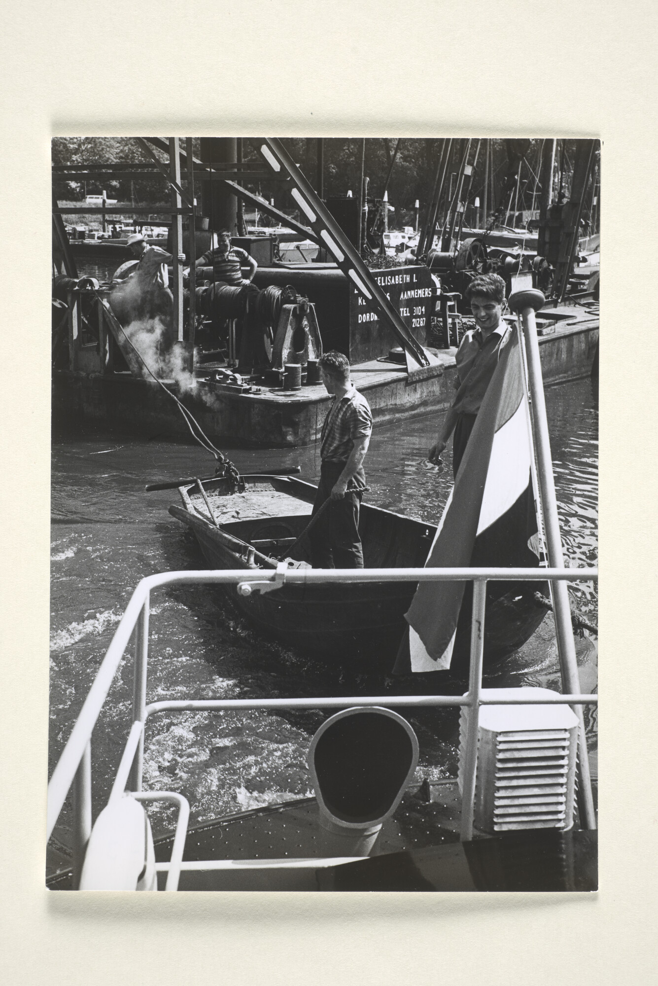 1997.1729; Fotos van het werk van de Rijkspolitie te Water in de regio Dordrecht: anker [...]; fotoreportage