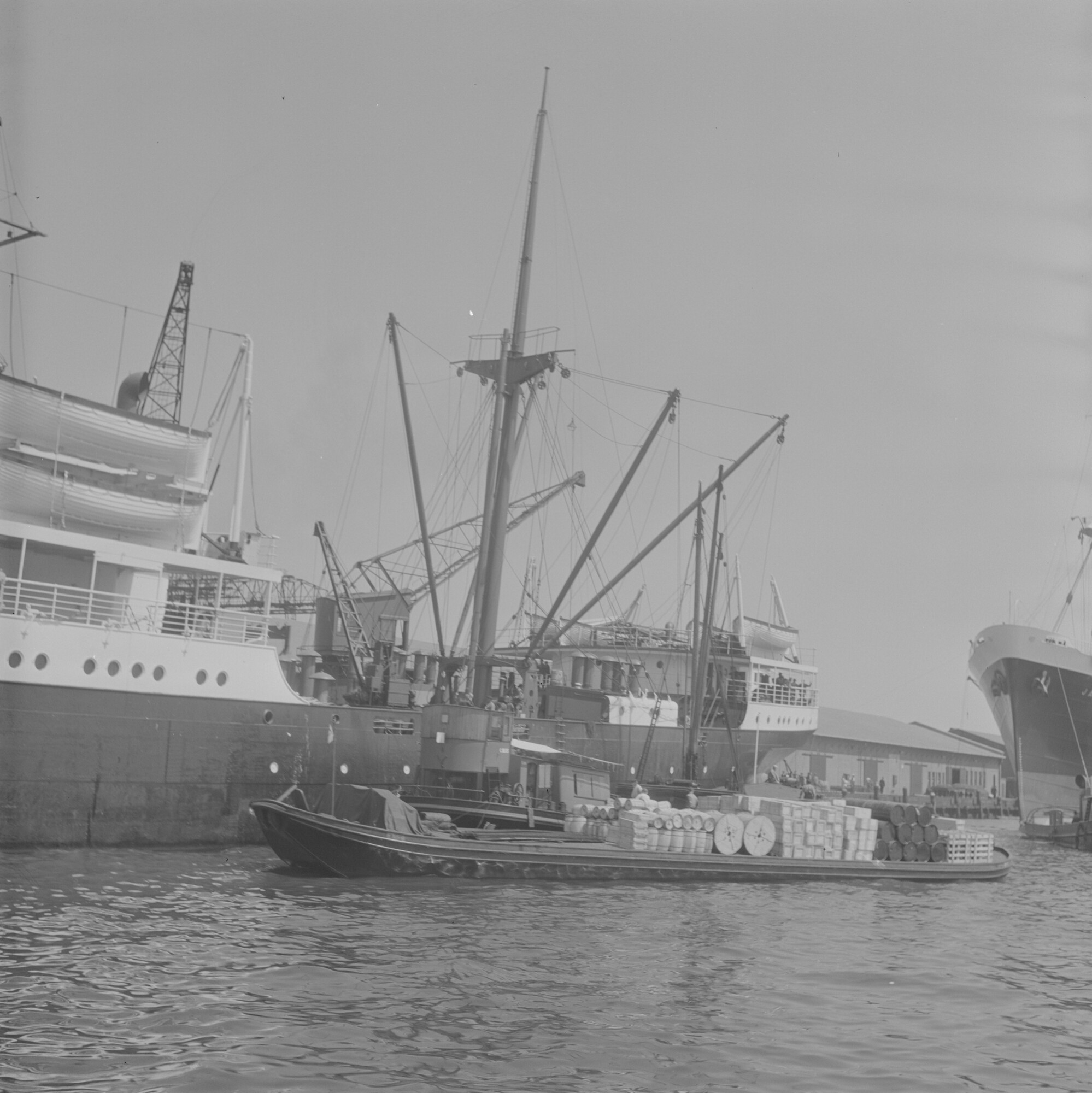 2015.2196; Negatief van ms. Poelau Laut aan de Javakade; negatief