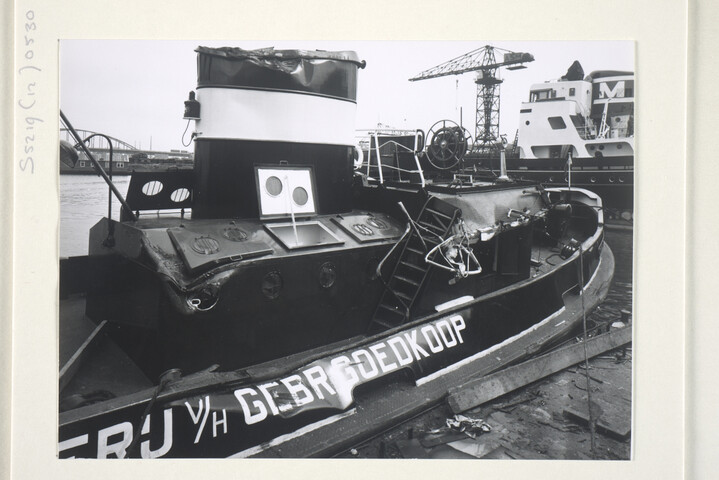 S.5219(12)0530; Aanvaringsschade (in- en exterieur) van de havensleepboot 'Hermina E. Goedkoop' (21) van Reederij v/h Gebroeders Goedkoop [...]; fotoreportage