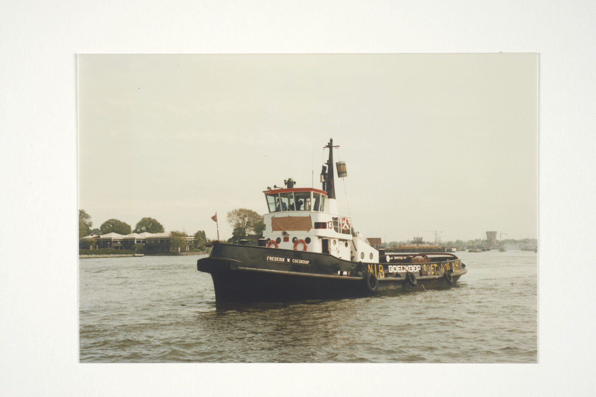 2001.1685; Met de NIB in de WW. Bezetting en demonstratie door het personeel van [...]; fotoreportage