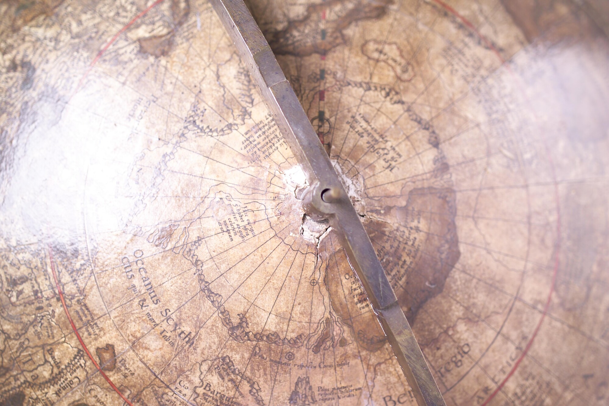 A.1140; Aardglobe van 52,5 cm doorsnede door Jacob Floris van Langren, 1589; globe
