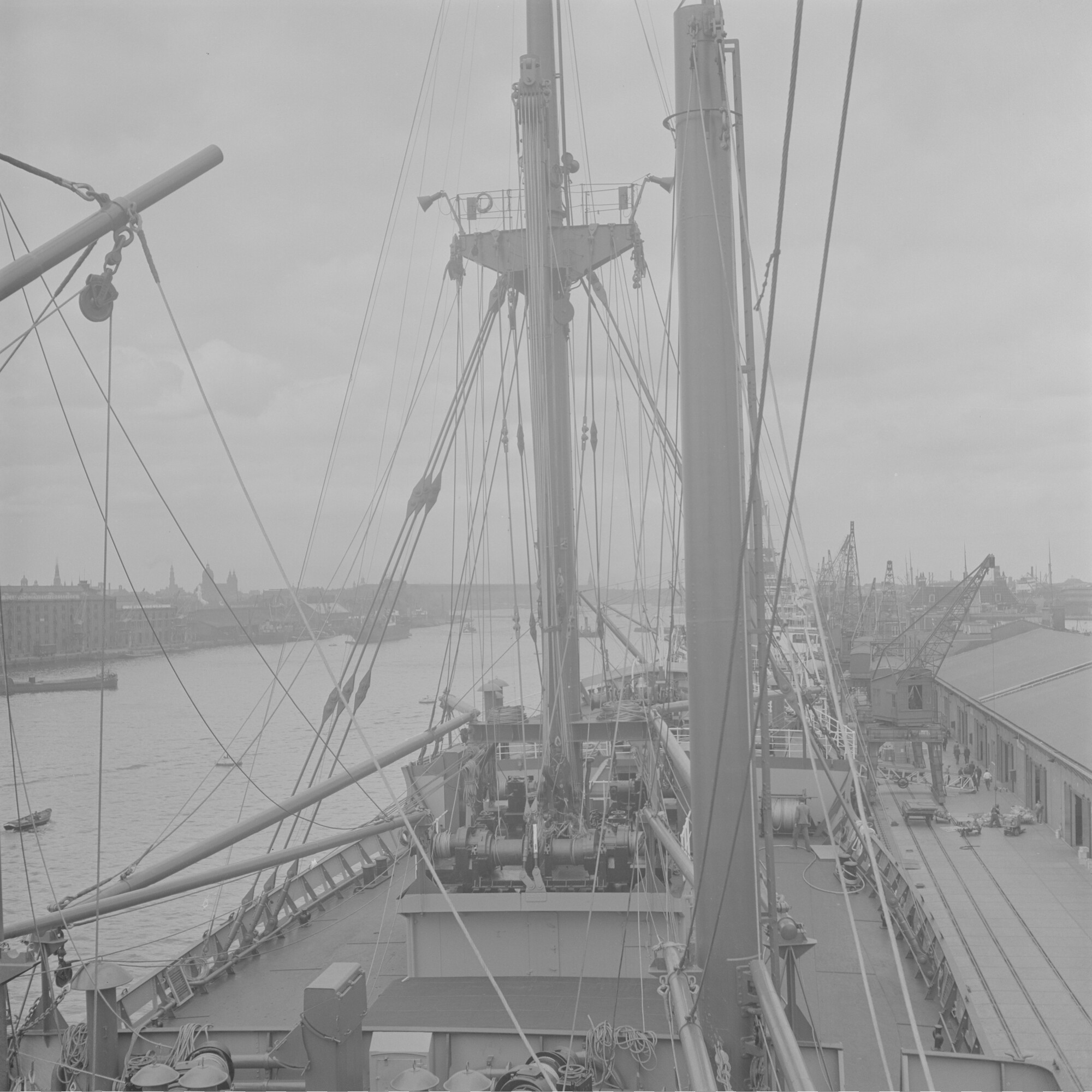 2015.2194; Negatief van ms. Poelau Laut aan de Javakade; negatief