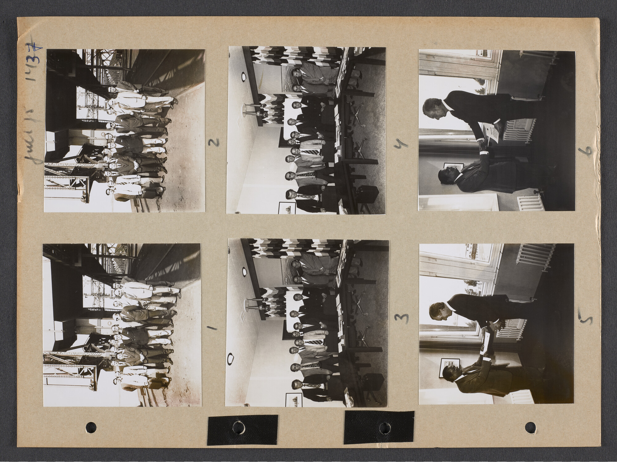 S.9102(36); Multomap met foto's door Ben Burgers, samengesteld door de Vereniging De Amsterdamsche Haven; foto