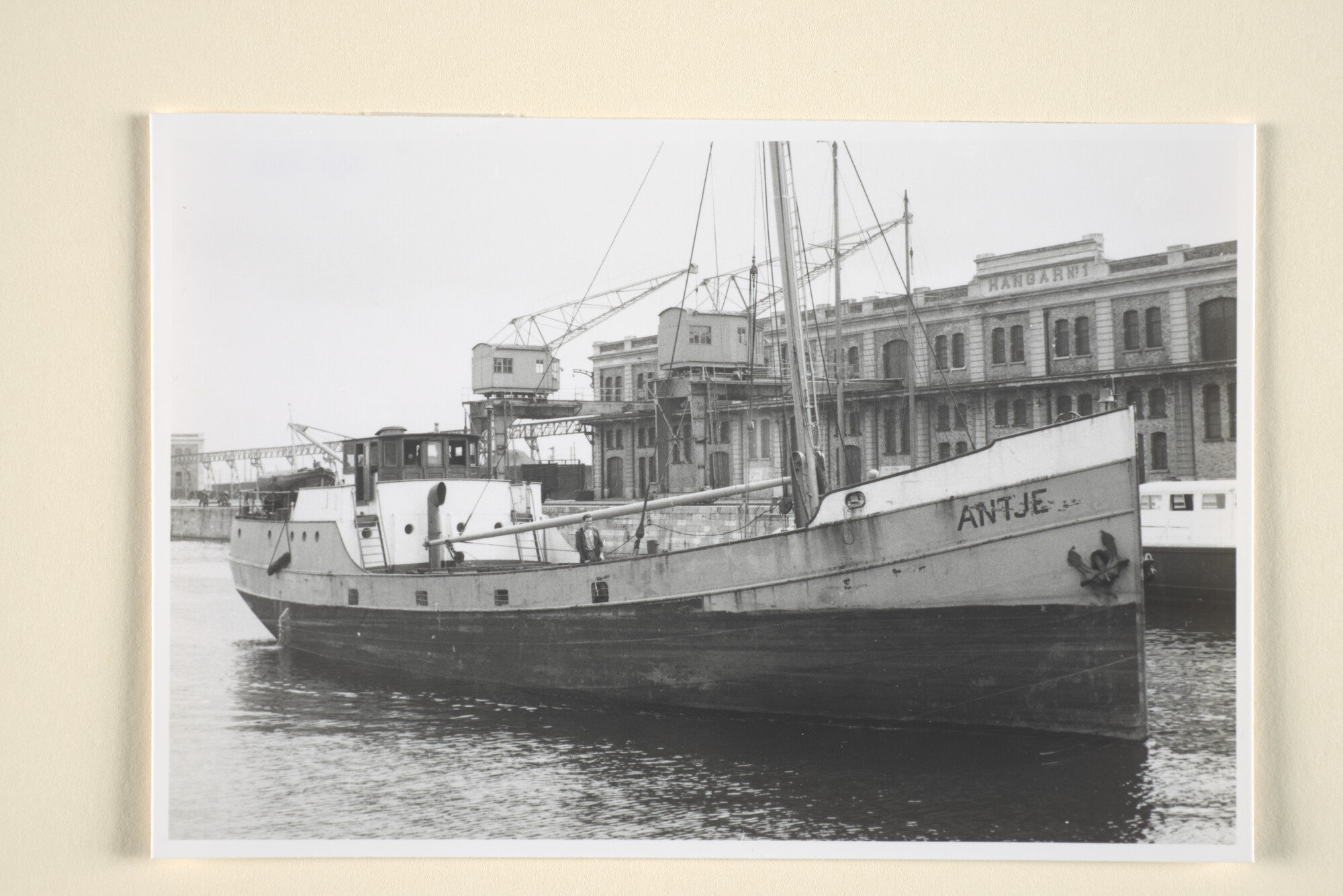1996.1443; De coaster ms. Antje (ex- Zeeland) van F. Fokkema te Groningen gezien op [...]; foto