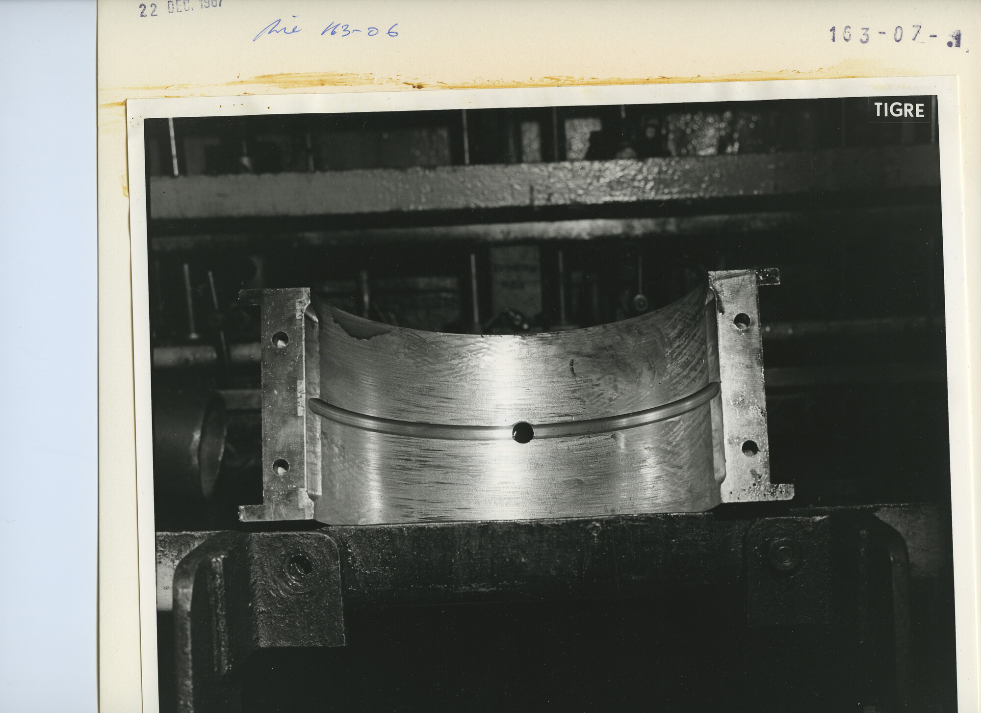 S.5444(4835)07; Foto van schade aan een electromotor of generator van de Tigre; foto