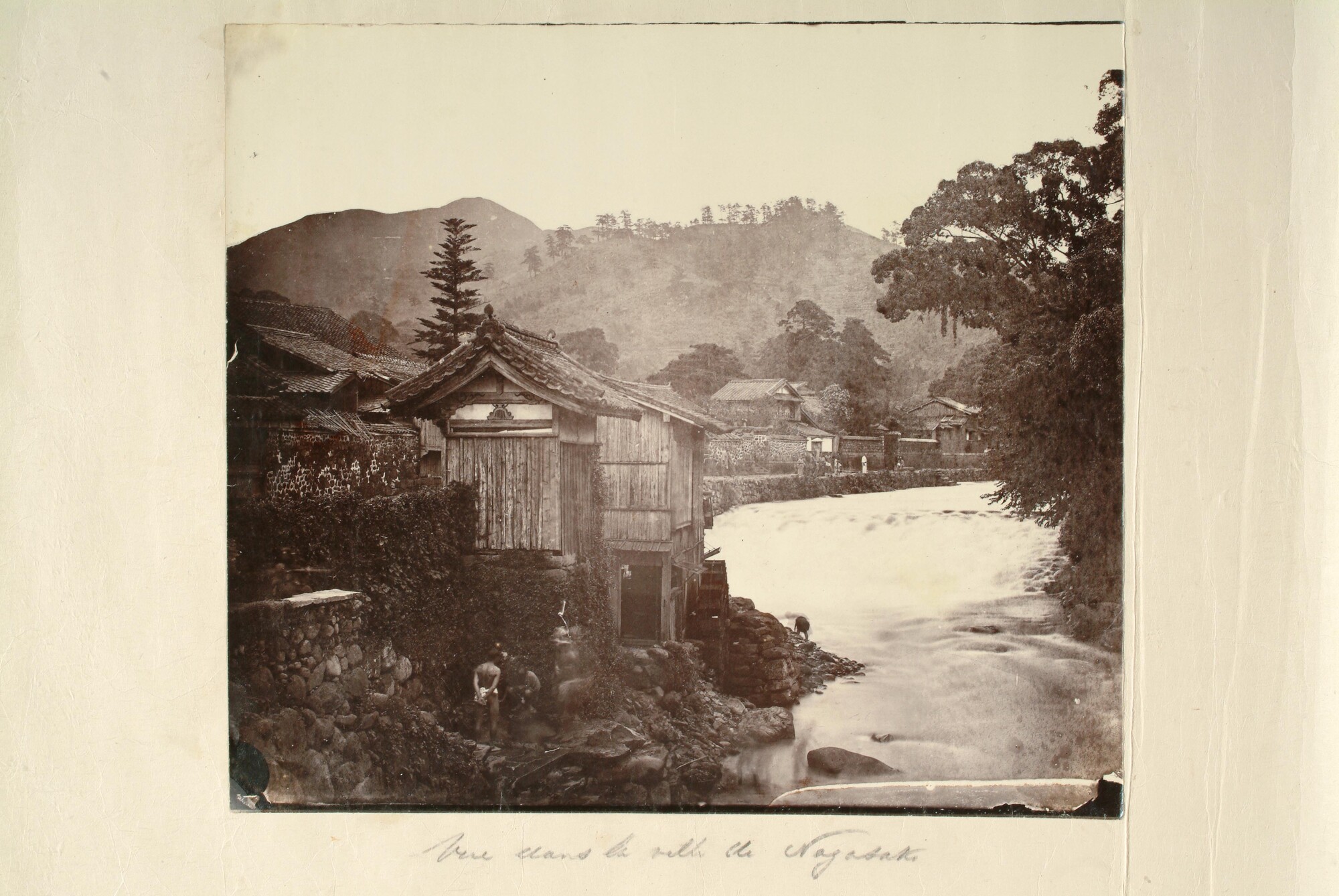 S.3628(02); Album nr. 1 uit een serie van drie van de Nederlandse consul in Japan Dirk de Graeff van Polsbroek; fotoalbum
