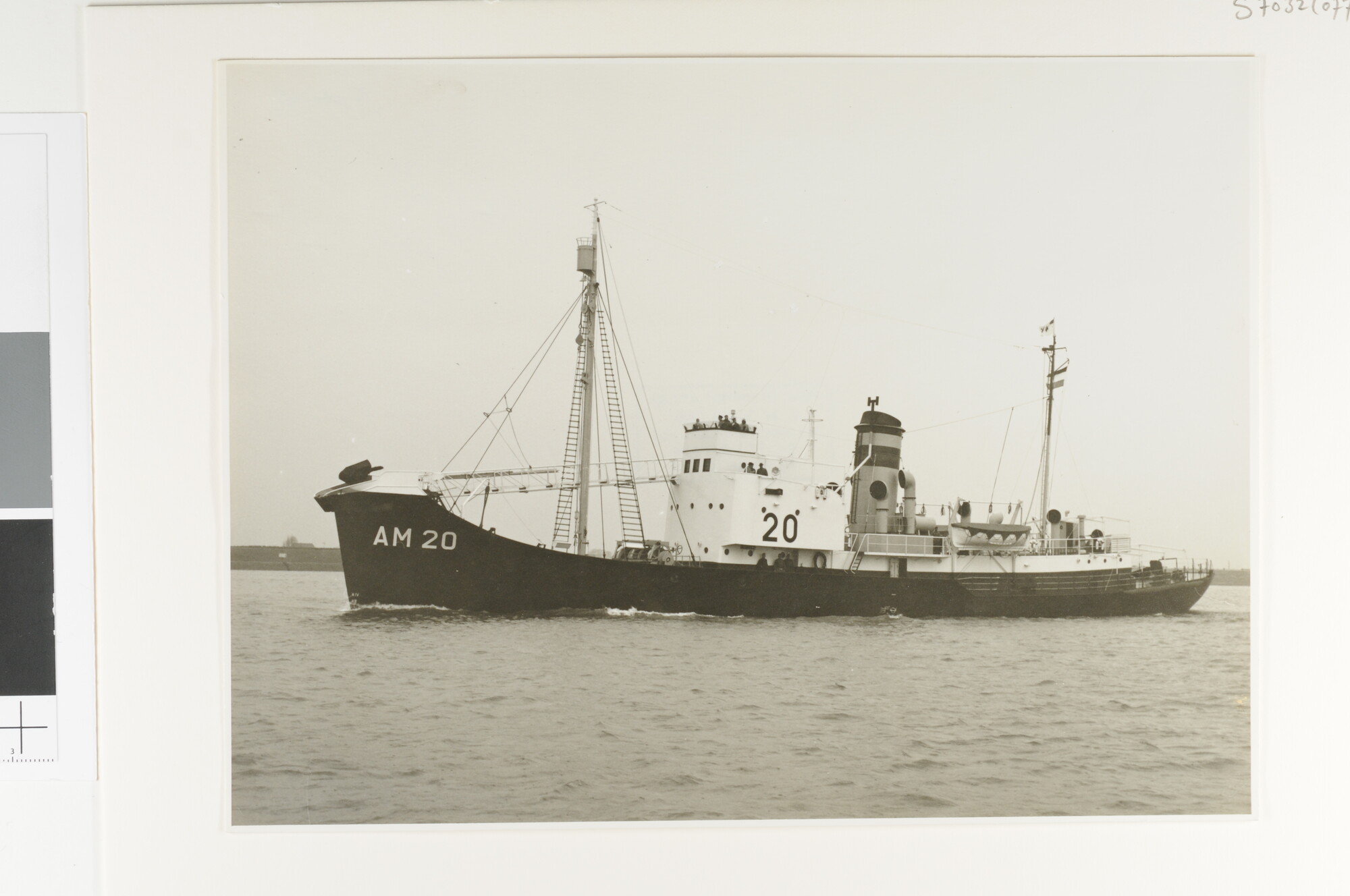 S.7032(077); De walvisjager ss. Sonja Vinke (AM 20) van de Nederlandsche Maatschappij [...]; foto