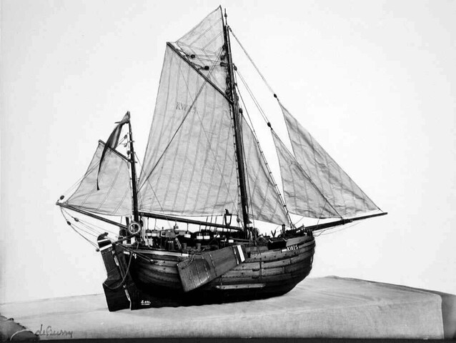 S.0892; Model van de Katwijker bom Hertog Hendrik; scheepsmodel