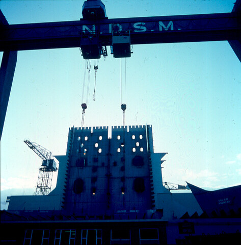 S.9100(3104); Scheepsbouw bij de NDSM; diapositief