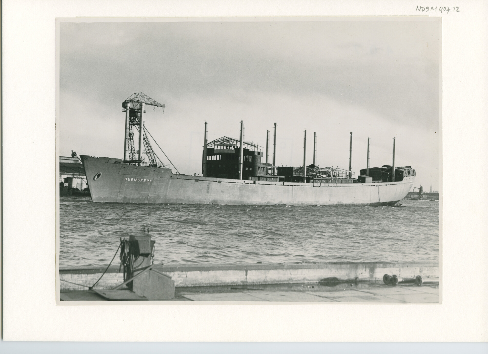 S.5444(1756)2; Foto van het vrachtschip ms. Heemskerk, vlak na de tewaterlating; foto