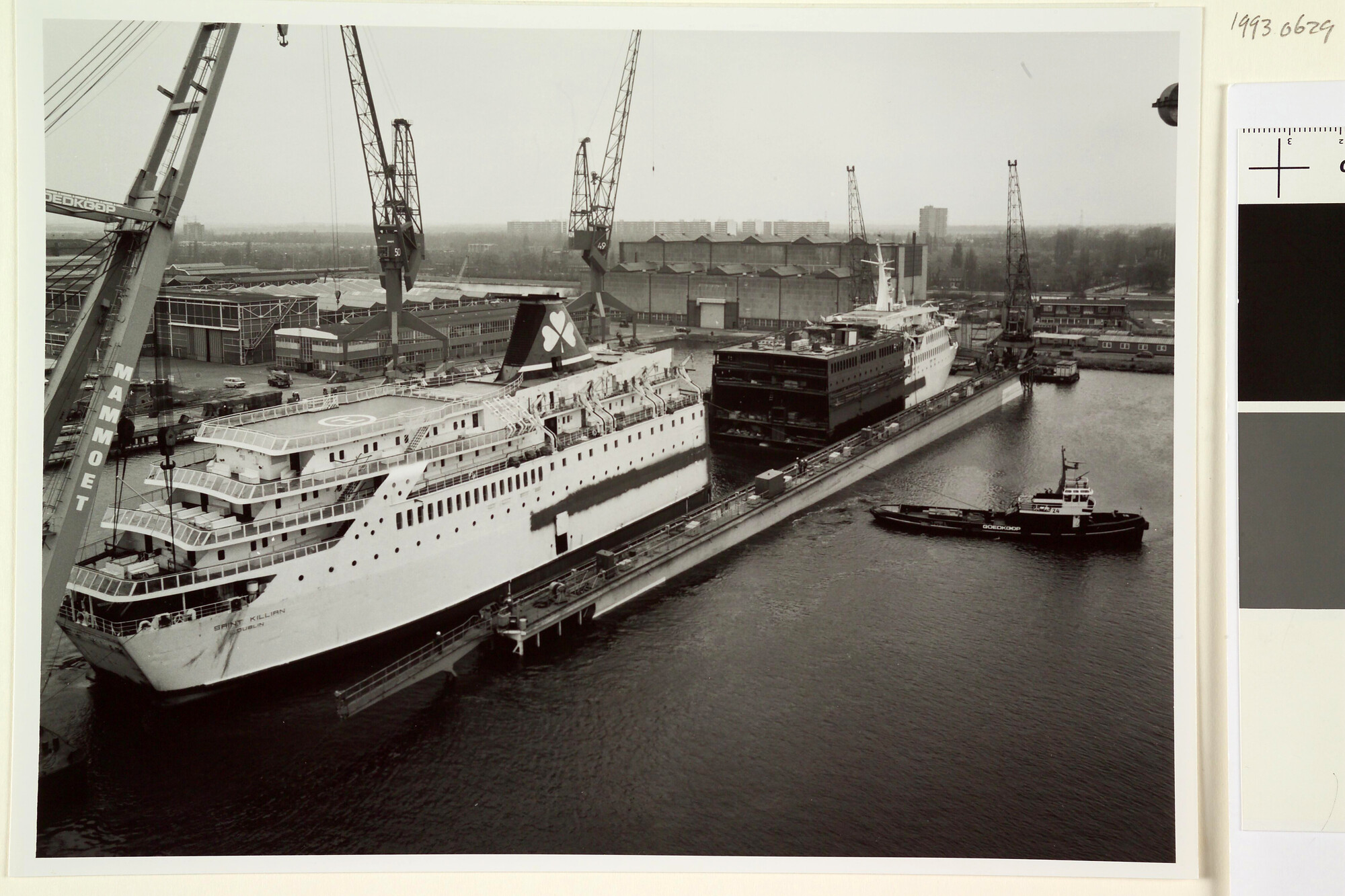 1993.0629; Verlenging van het passagiersschip ms. Saint Kilian II (ex- Saint Kilian & ex- Stena-Scandinavia) bij de ADM te Amsterdam [...]; foto