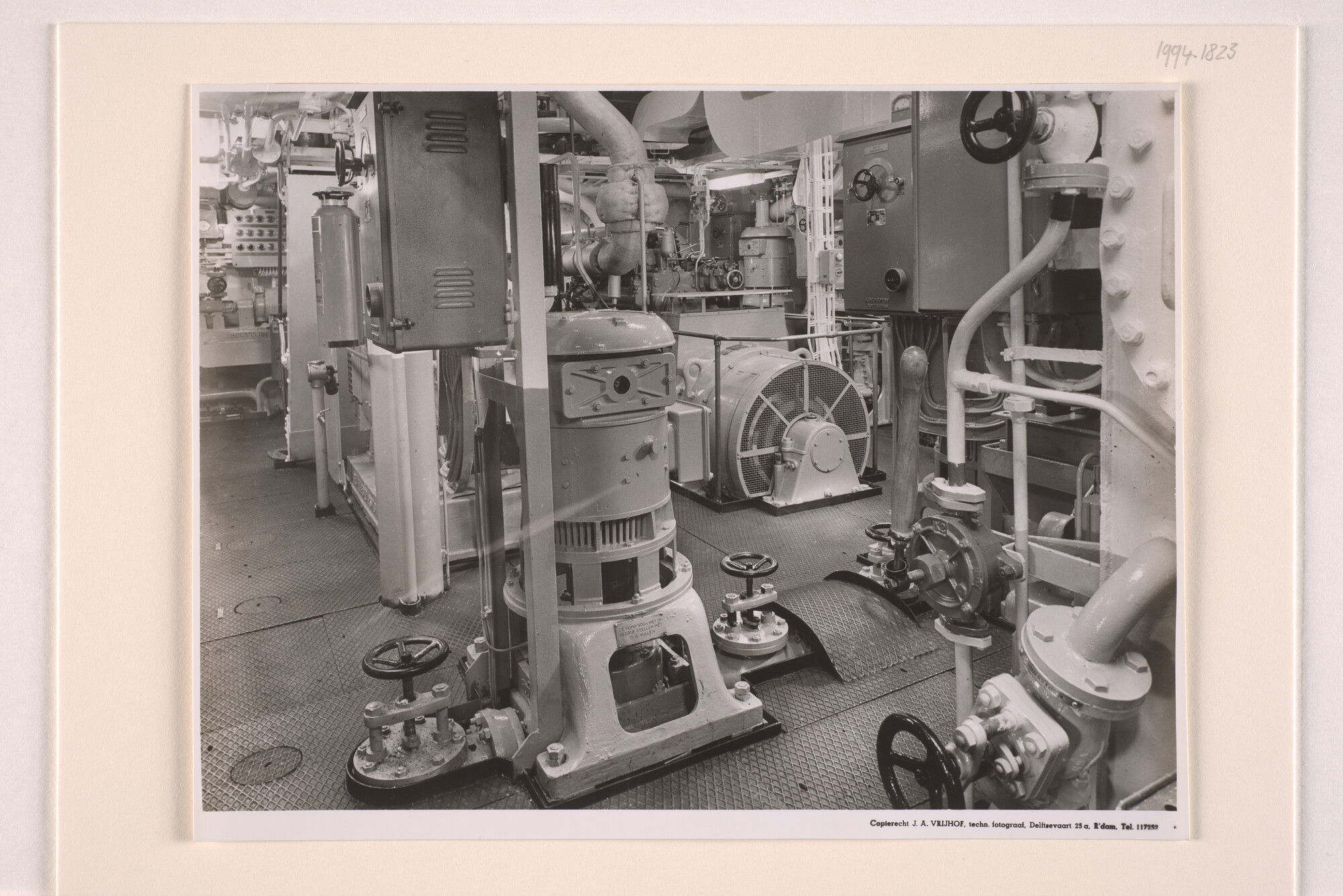 1994.1823; Interieurfoto's genomen aan boord van ms. 'Van Cloon' van de KPM; fotoreportage