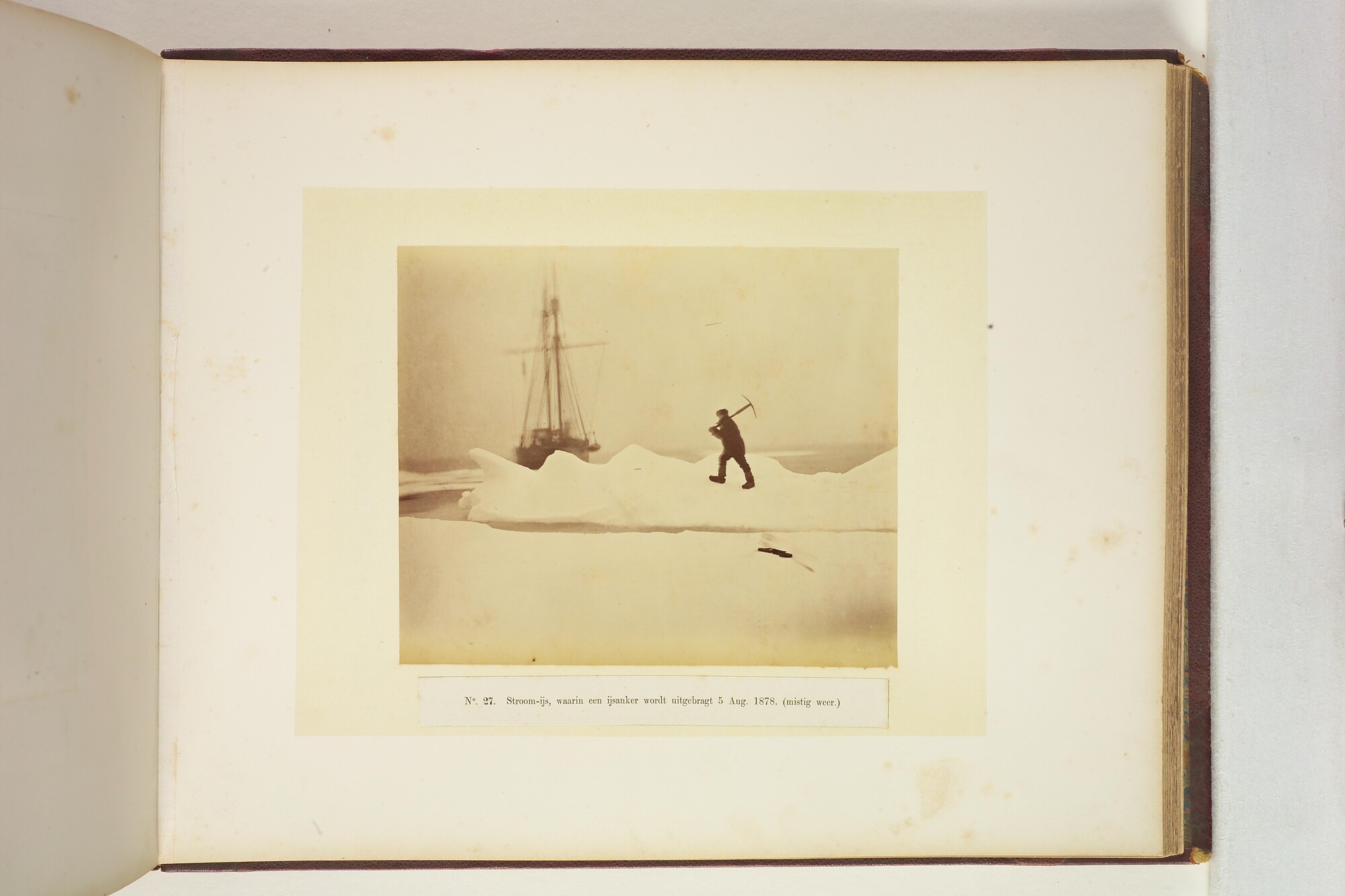 S.2956(08); Album met foto's van de Eerste Noordpoolexpeditie van de Willem Barents; fotoalbum