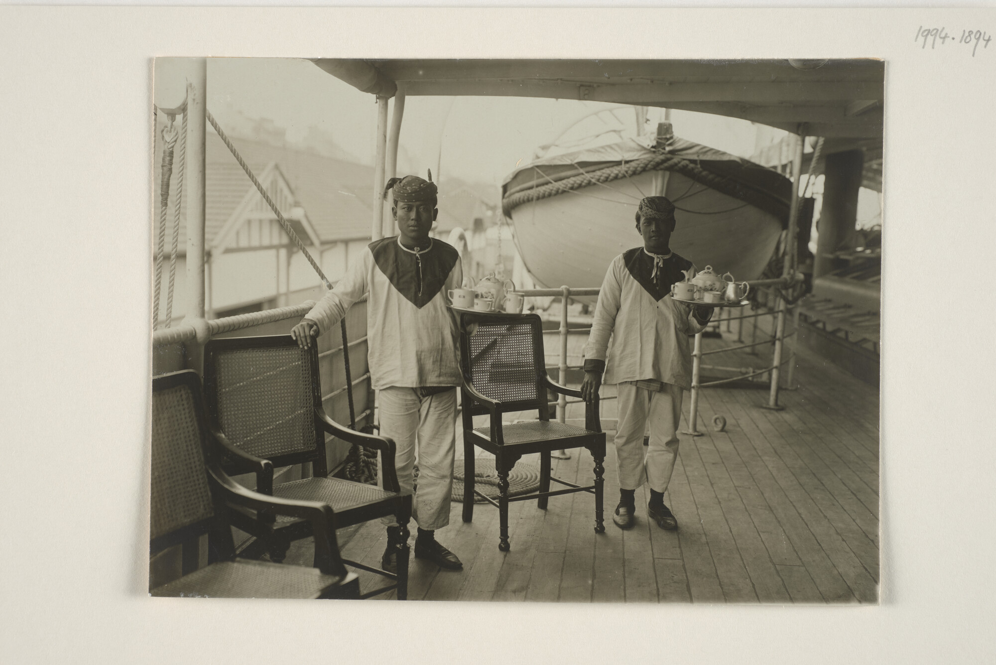 1994.1894; Interieurfotos genomen aan boord van het ss. Van Waerwijck: salons [...]; fotoreportage