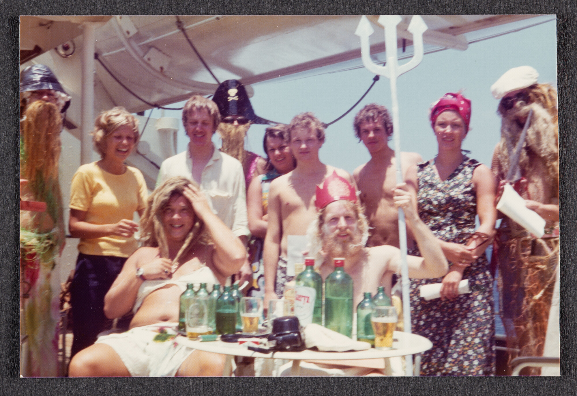 2022.1640; Foto van een Neptunusfeest a/b vrachtschip Merwe Lloyd, september 1974; foto