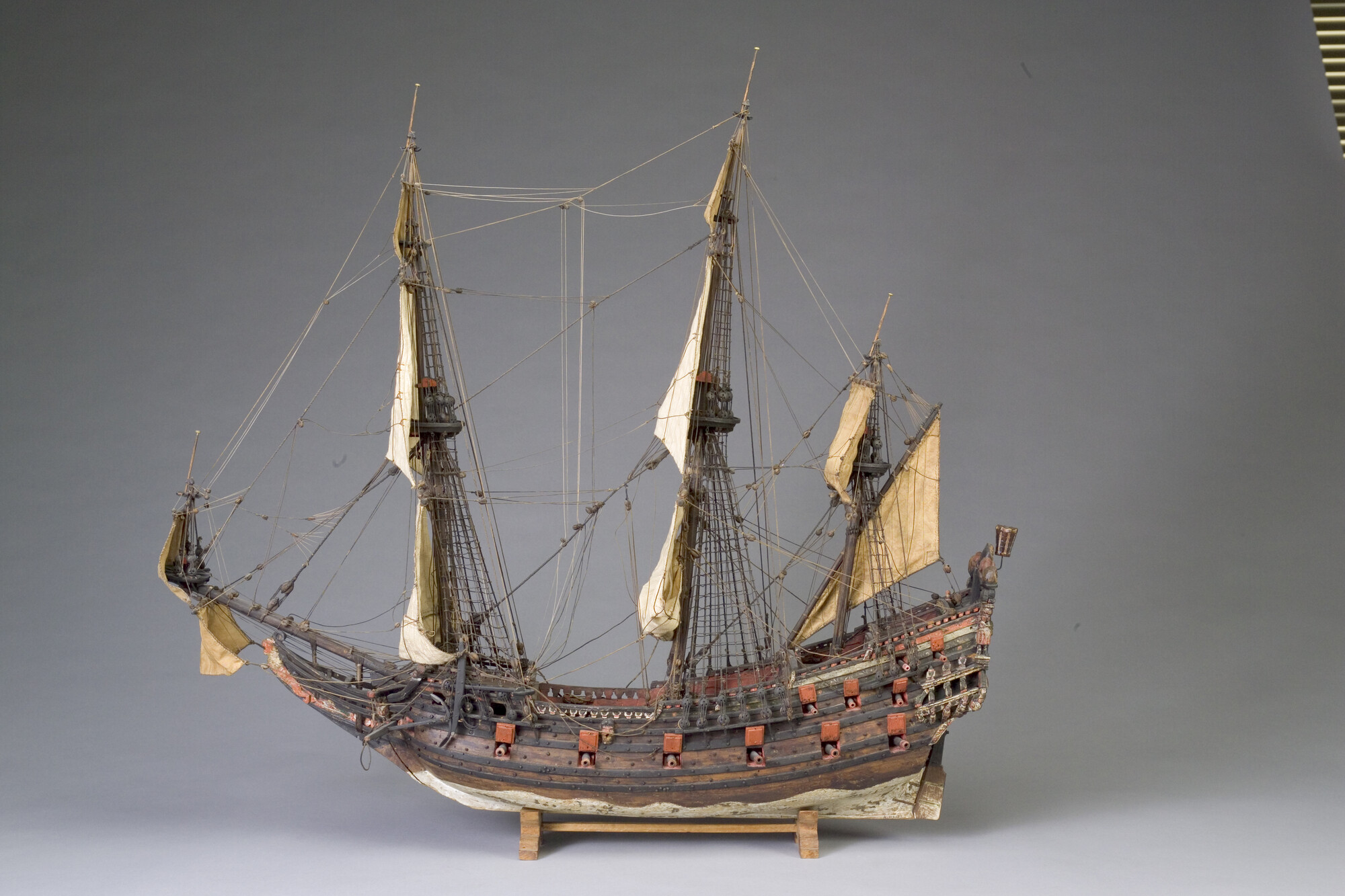 A.0115(02); Model van een pinas van 30 stukken; scheepsmodel