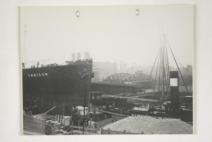 2001.1755; Omslag met vele foto's en knipsels van meest bergingsactiviteiten door Reederij v/h Gebroeders Goedkoop te Amsterdam in de periode 1929 / 1949; omslag