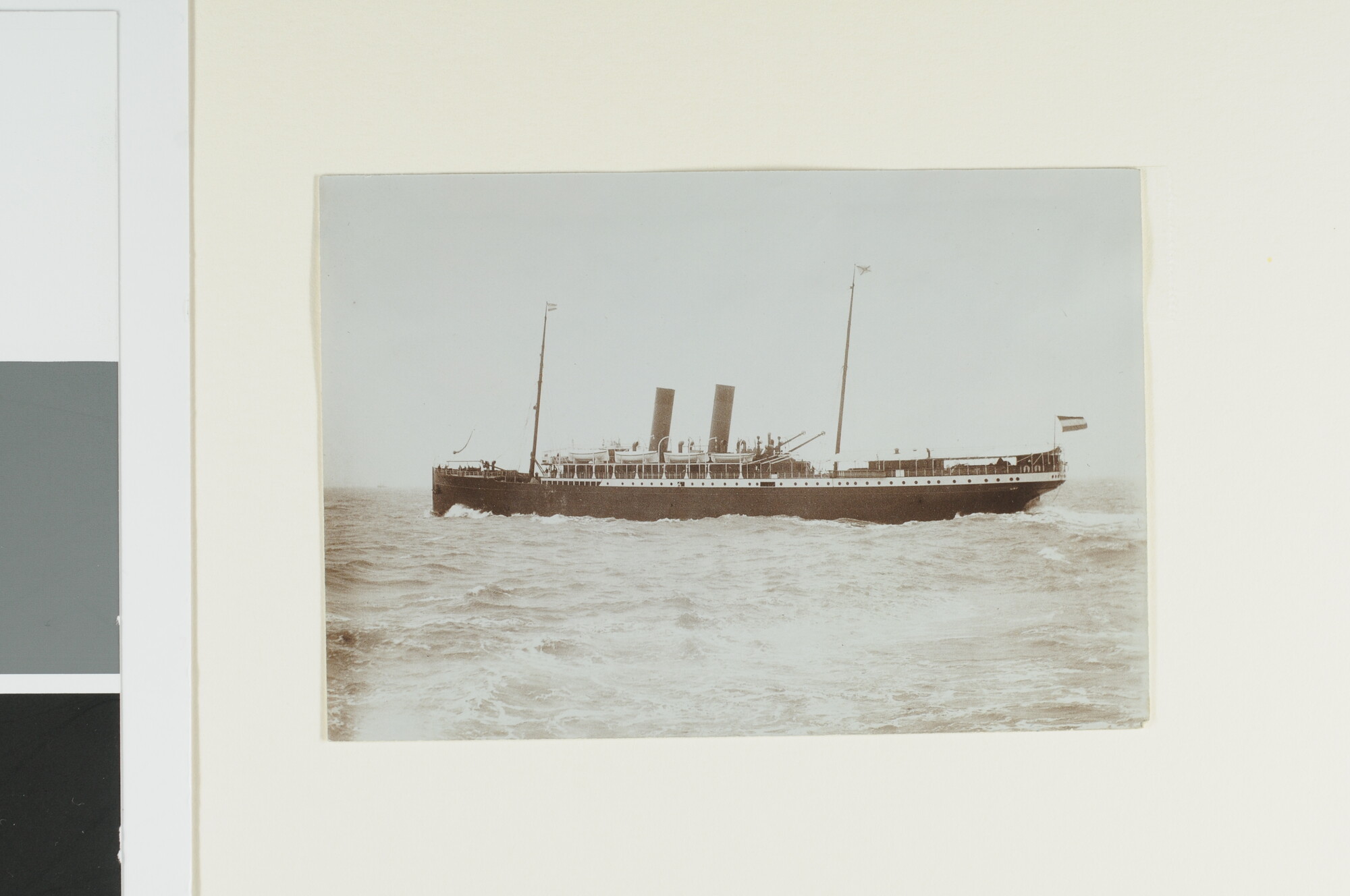 S.3565(10); Het mailschip ss. Koningin Wilhelmina van de SMN; foto
