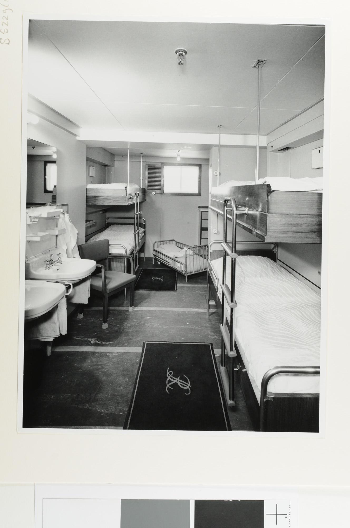 S.5229(01); Interieurfoto's genomen aan boord van ms. 'Willem Ruys' van de Koninklijke Rotterdamsche Lloyd [...]; fotoreportage