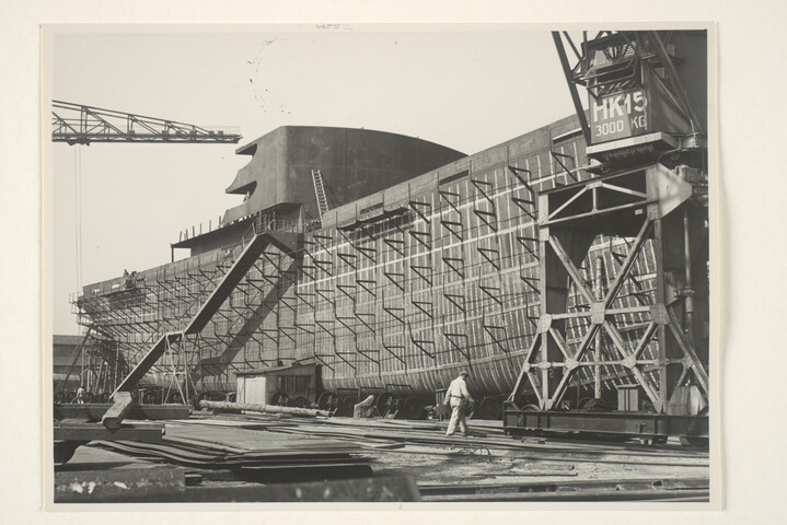 S.5219(12)0109; Foto's van de bouw van het Finse vrachtschip ss. 'Pamilo' voor Enso Gutzeit te Helsinki op de dwarshelling van de ASM; fotoreportage