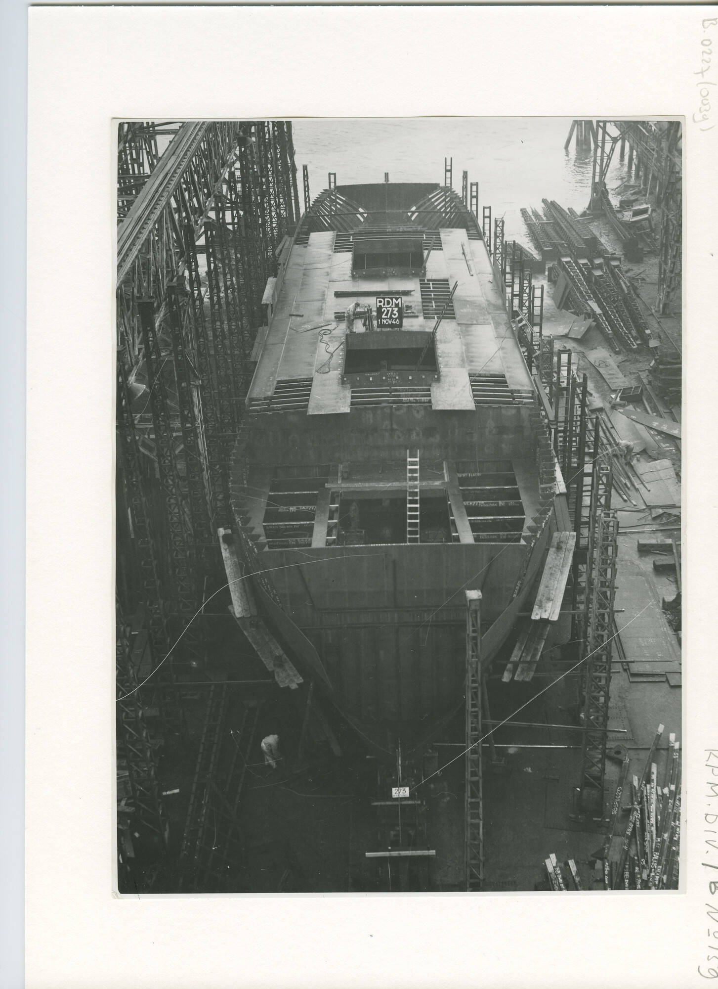 B.0227(0039); Foto van ms. Batoela in aanbouw; foto
