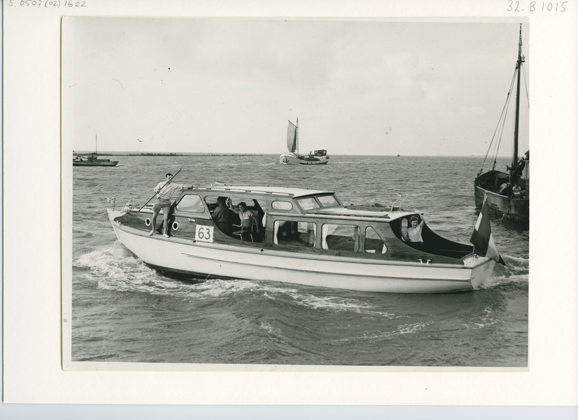 S.6507(02)1622.01; Zwart-wit foto van een Internationale motorboot-rally naar Enkhuizen; foto