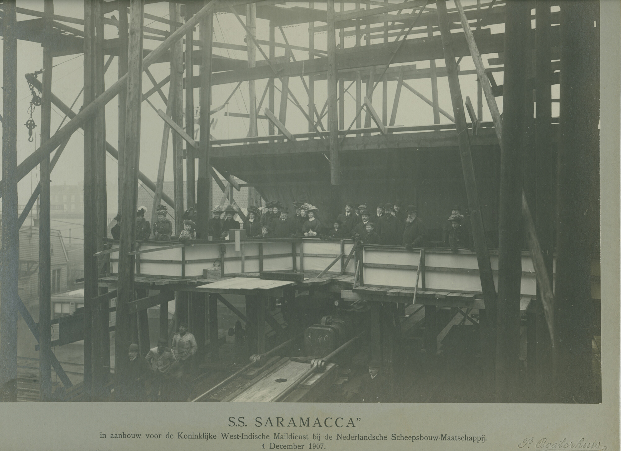 S.5444(0218)3; Foto van de tewaterlating van het fruitschip ss. Saramacca van de KWIM; foto