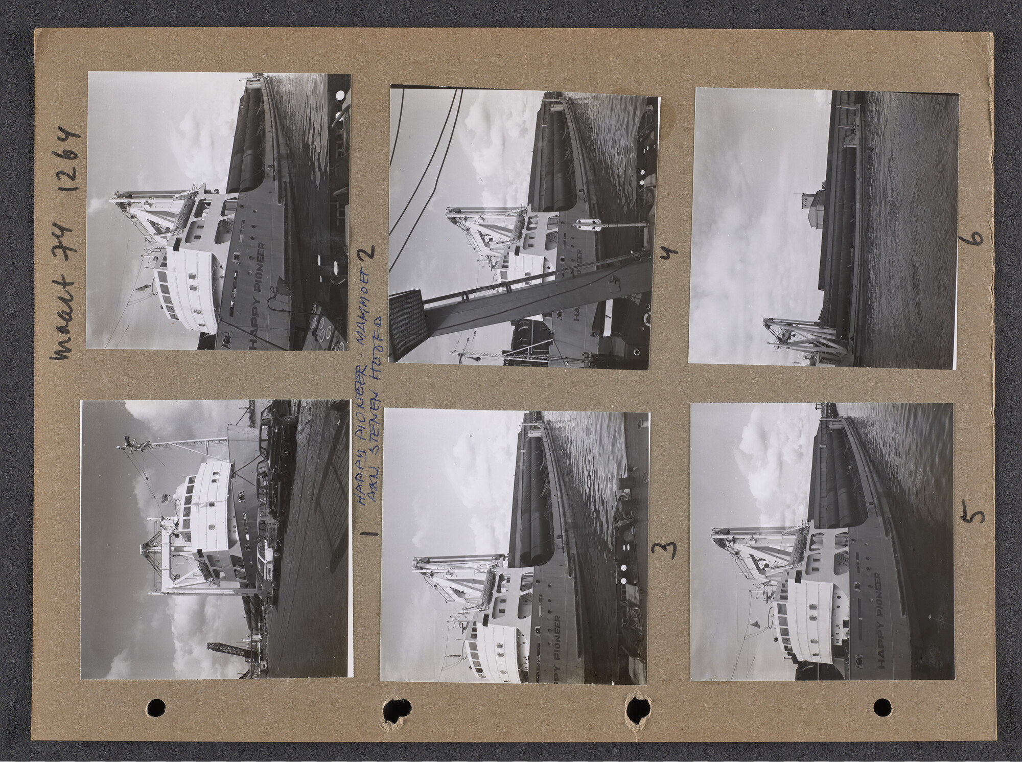 S.9102(32); Multomap met foto's door Ben Burgers, samengesteld door de Vereniging De Amsterdamsche Haven; foto