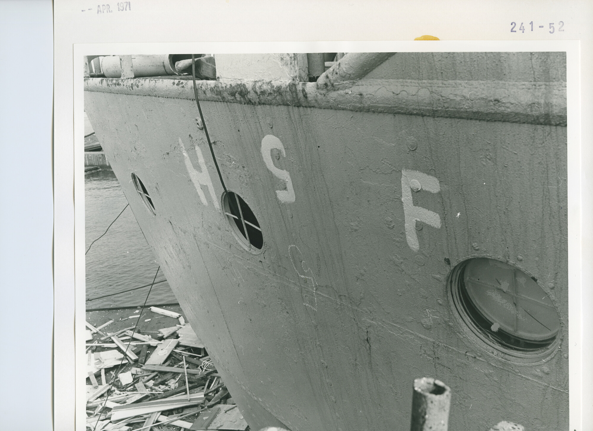 S.5444(5237)11; Foto van de reparatie van de aanvaringsschade aan het vrachtschip Tasmania; foto