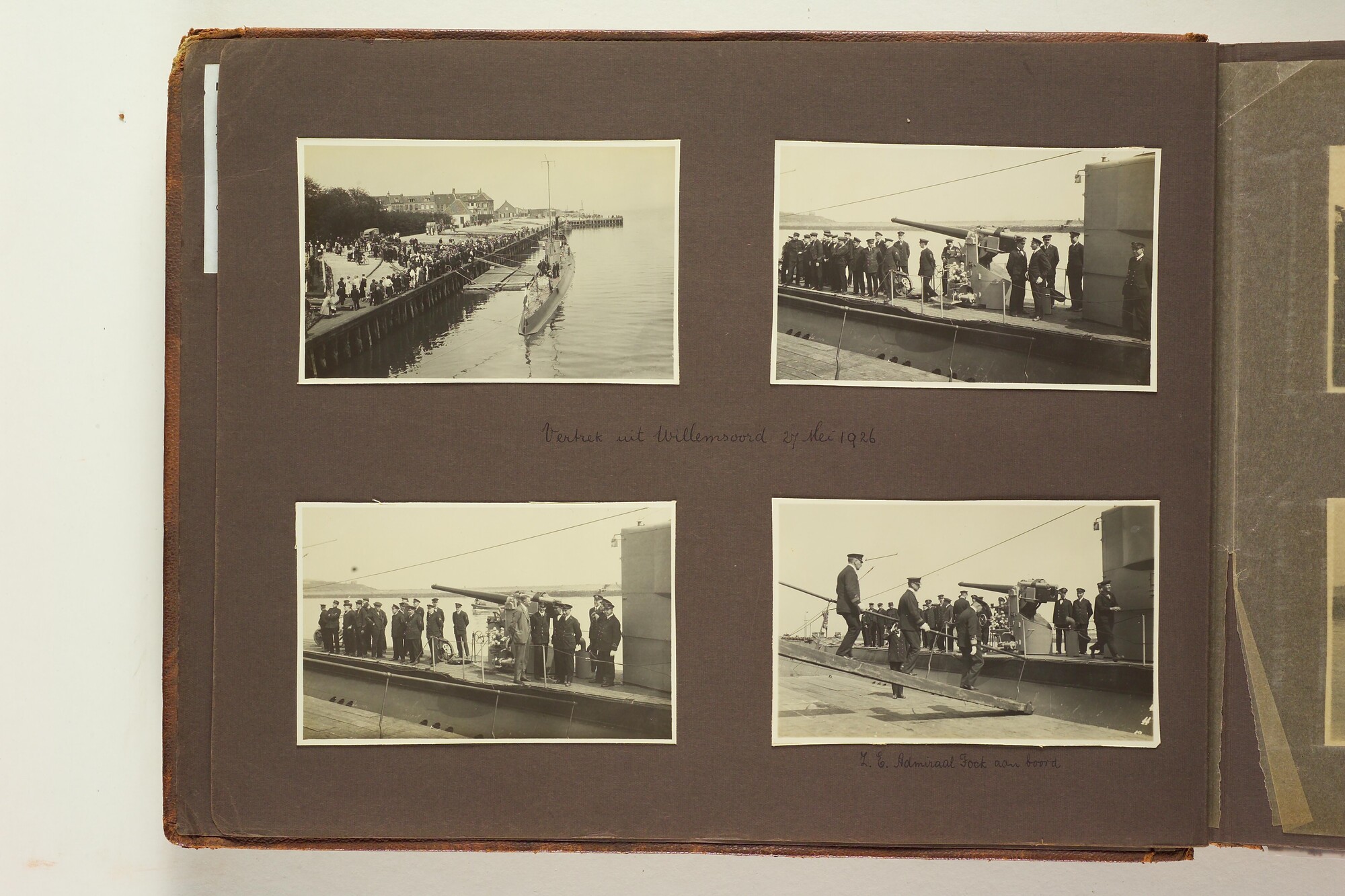 S.4660; Album van M.S. Wytema met foto's van de wereldreis van de onderzeeboot Hr.Ms. K XIII; fotoalbum