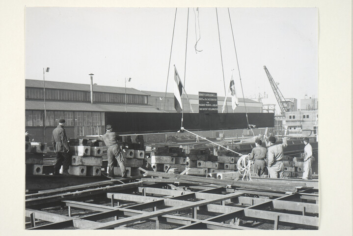 S.5219(12)0334; Foto's van de kiellegging van het Ierse vrachtschip ms. 'City of Cork' op de langshelling van de ASM; fotoreportage