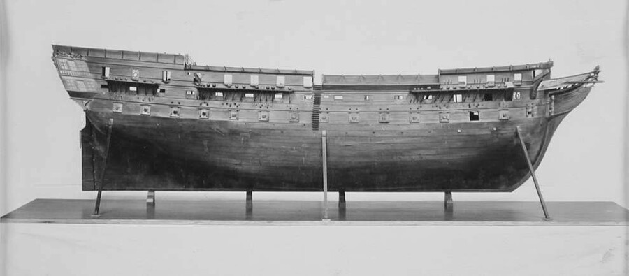 S.1020; Model van het linieschip Zr.Ms. Neptunus van 84 stukken; scheepsmodel