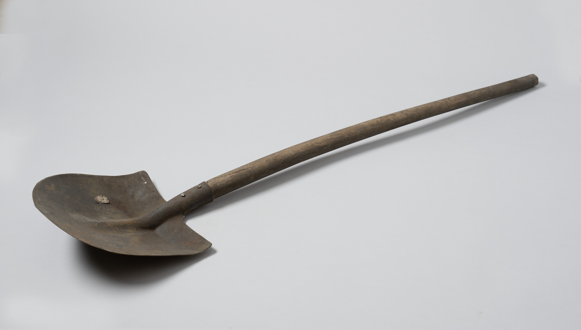 2001.1927; Houten schep zonder handvat; schep