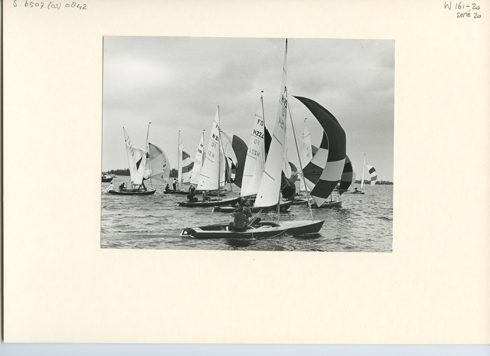 S.6507(02)0842.02; Zwart-wit foto van de FD-klasse op de Loosdrechtse Plassen; foto