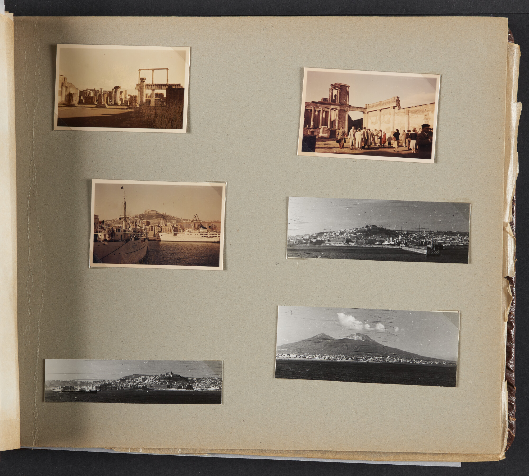 2019.0671; Fotoalbum van het echtpaar Jan van der Meer Mohr en Johanna van der Meer Mohr-van Ruler van hun reis op ms. Oranje van Tandjong Priok naar Amsterdam tussen 18 december 1953 en 7 januari 1954; fotoalbum