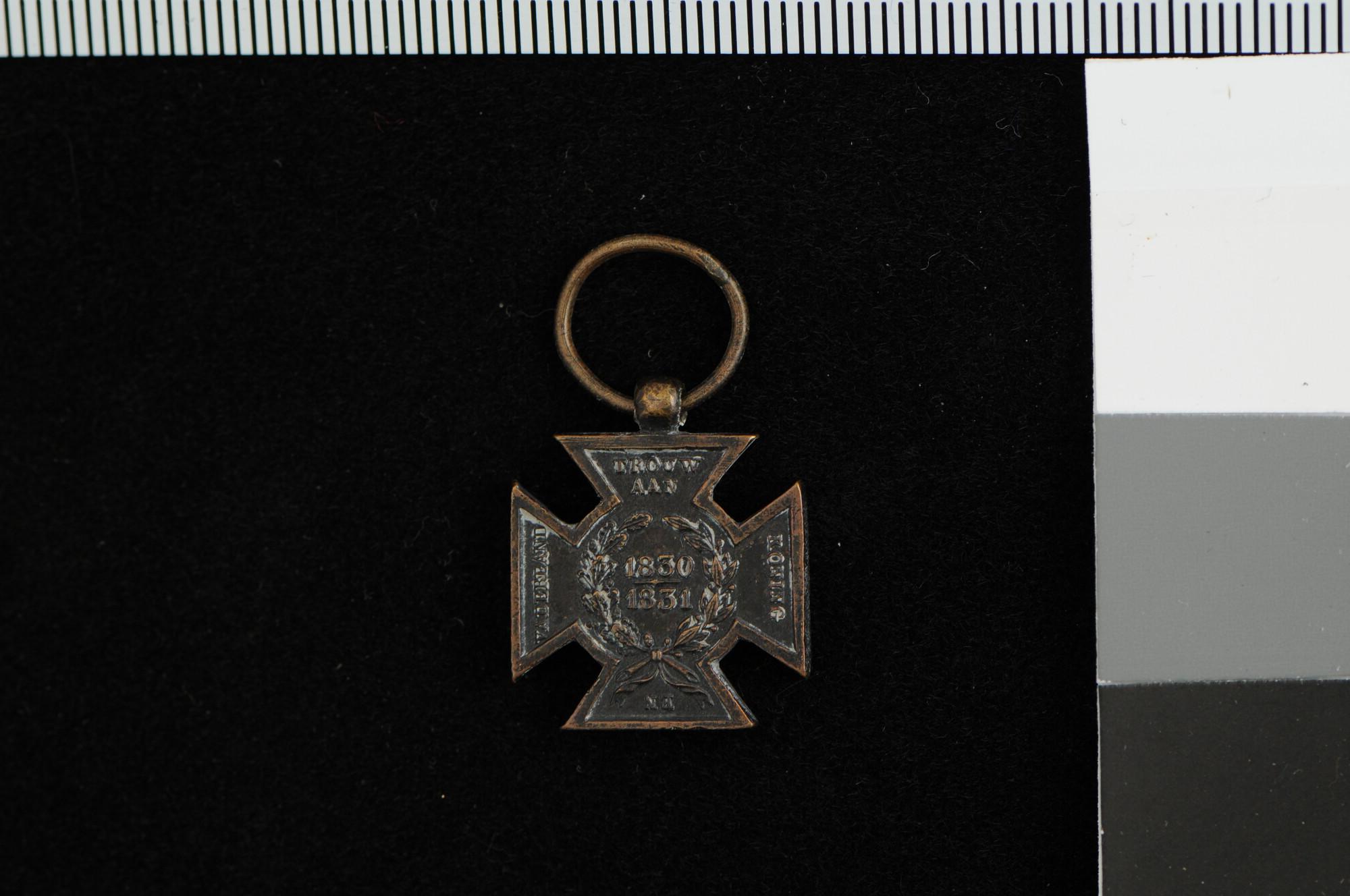 A.1355(06); Miniatuur Metalen Kruis 1830-1831; onderscheiding