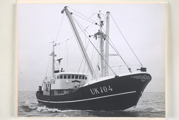 1994.1040; (Voorheen) Album met fotos van bij Scheepswerf Van Goor Monnickendam; fotoalbum