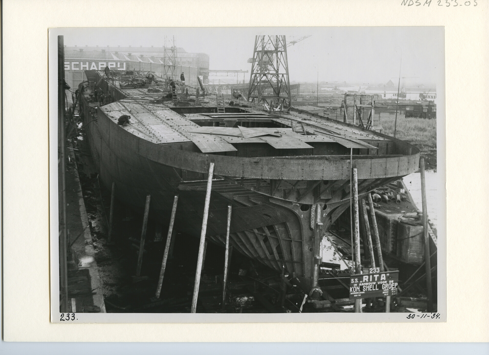 S.5444(1142)10; Foto van de tanker ss. Rita in aanbouw bij de NSM; foto