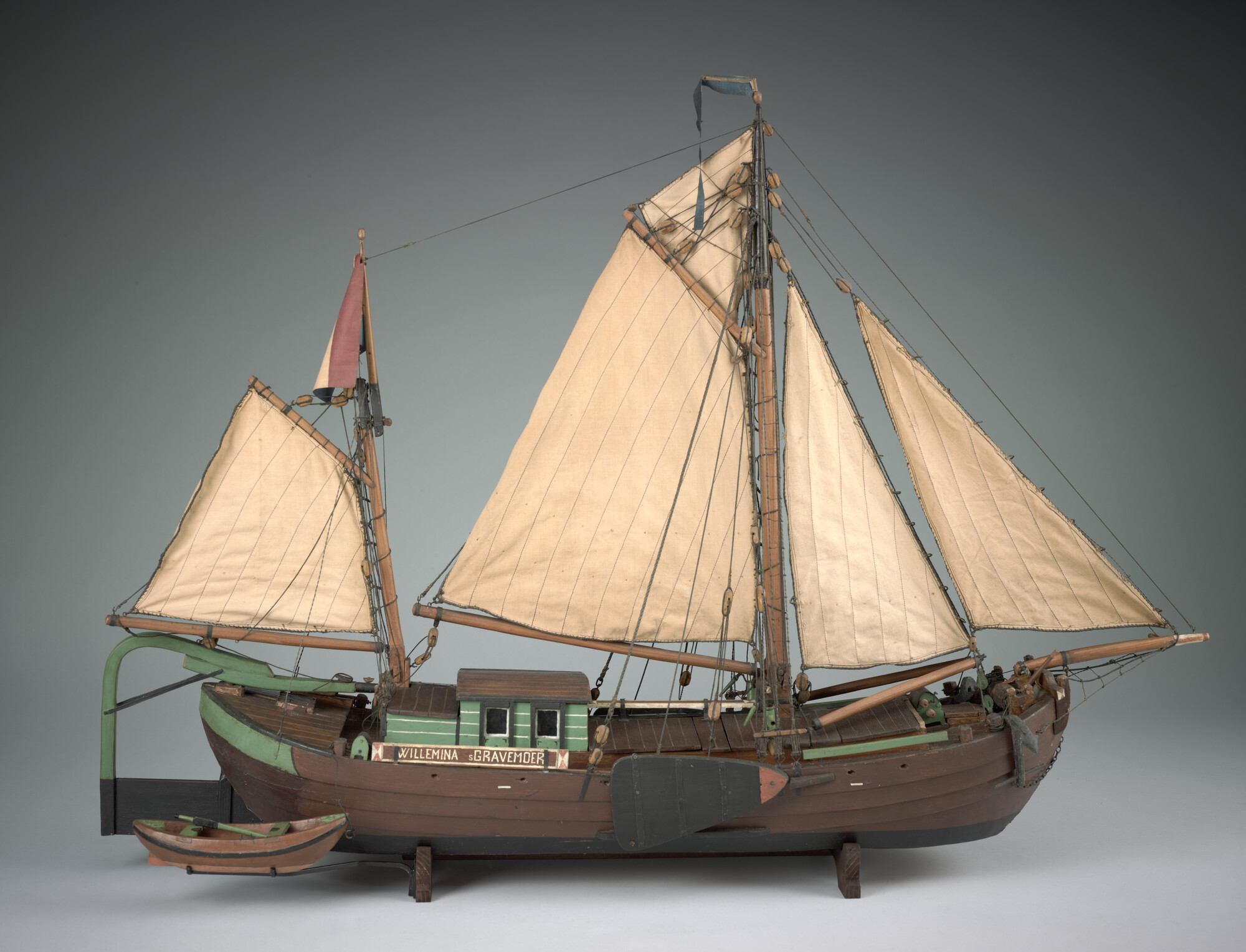 2012.1642; Model van de 's Gravemoerse aak Willemina; scheepsmodel