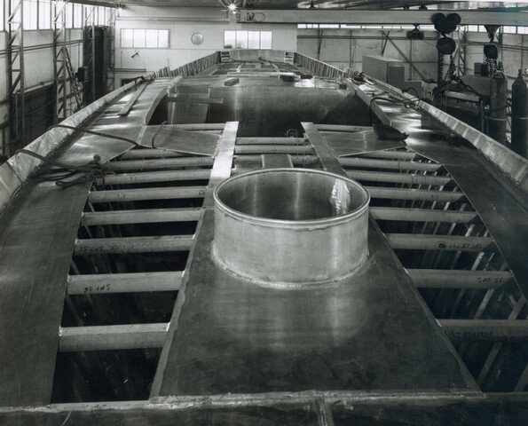 2002.0765; Bouw van het 88' aluminium motorjacht 'Kristal' of 'Helios' bij Scheepswerf De Beer; fotoreportage