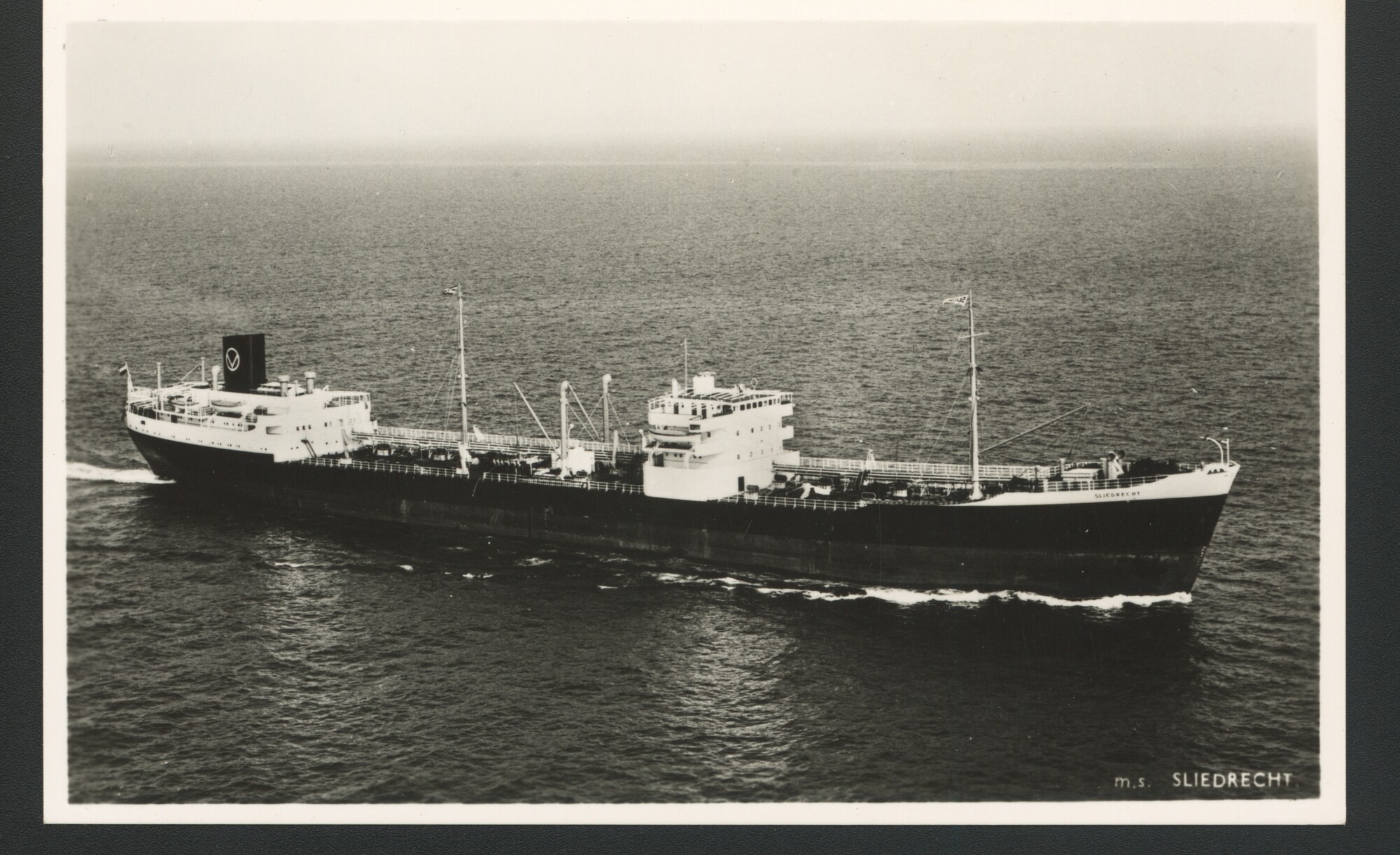 A.4509(081); Luchtfoto van de tanker ms. 'Sliedrecht' van Phs; prentbriefkaart