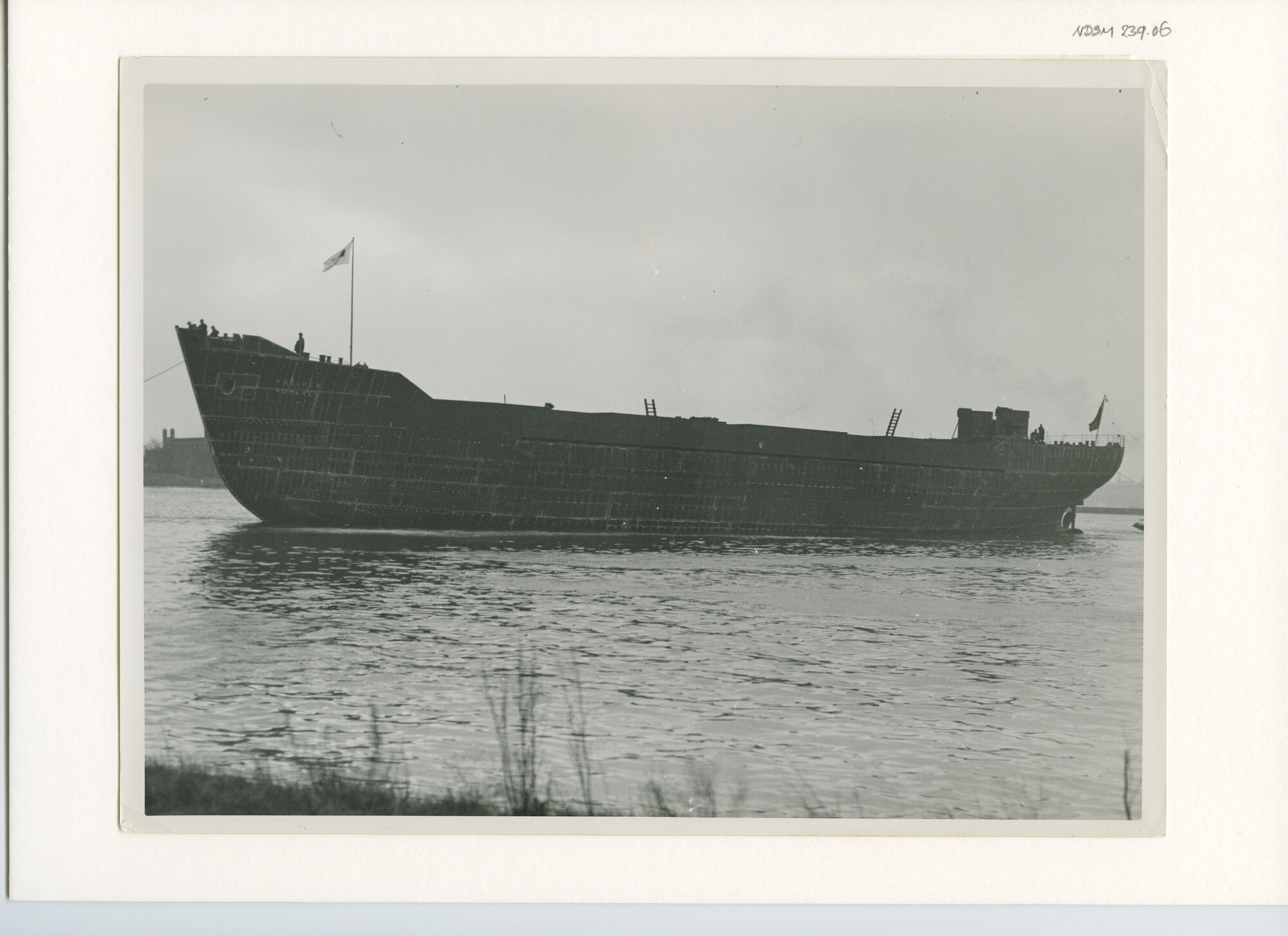 S.5444(01226)04; Foto van de tewaterlating van het vrachtschip ms. 'Kosarev'.; foto