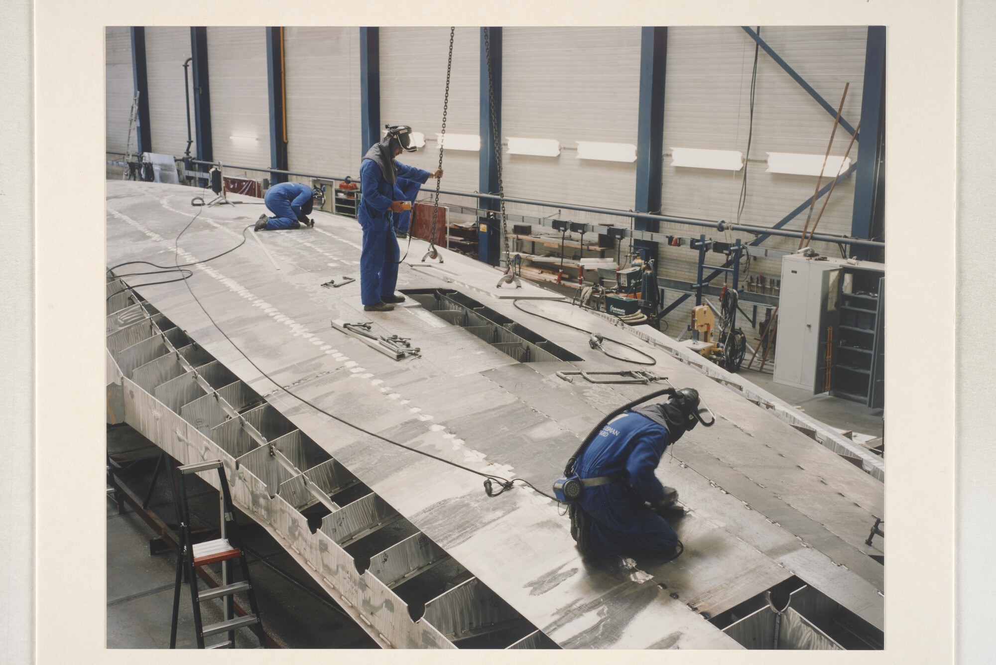 1997.1415; Kleurenfoto van de bouw van een aluminium jacht bij Royal Huisman Shipyard te Vollenhoven; foto