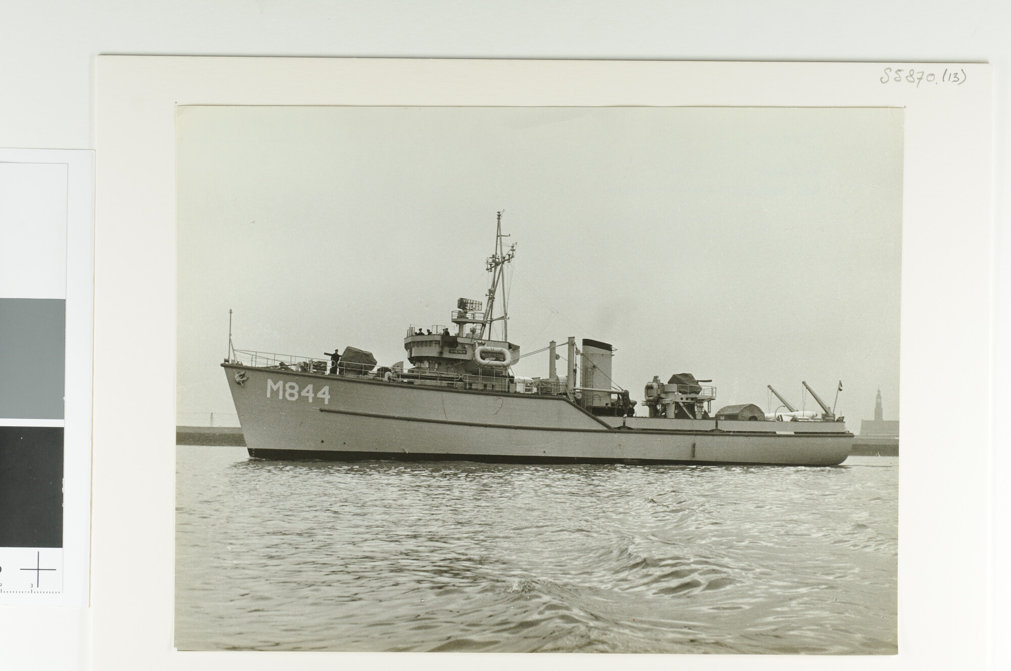 S.5870(13); De kustmijnenveger Hr.Ms. 'Rhenen' (M 844); foto