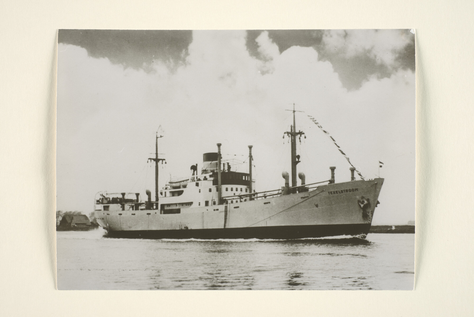 1995.6347; Het vrachtschip ms. Texelstroom (ex- Dorit Clausen) van de Hollandsche [...]; foto