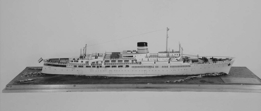 B.0233; Model van het ms. Koningin Emma; scheepsmodel
