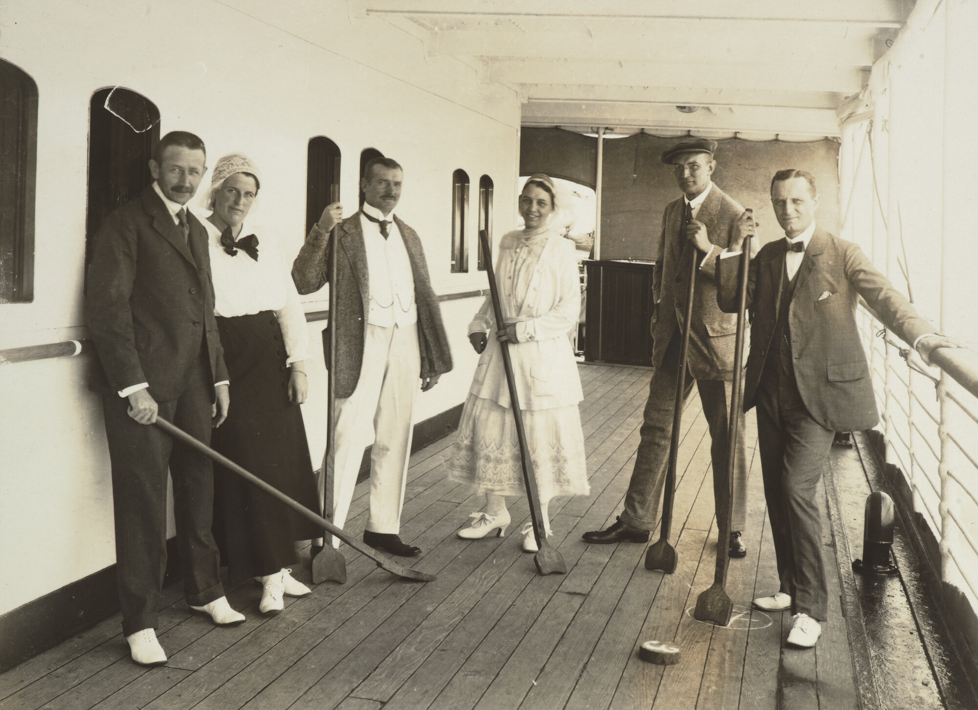 S.5679(01); Album van C.R. van Blijenburgh met foto's gemaakt tijdens reizen tussen 1901; fotoalbum