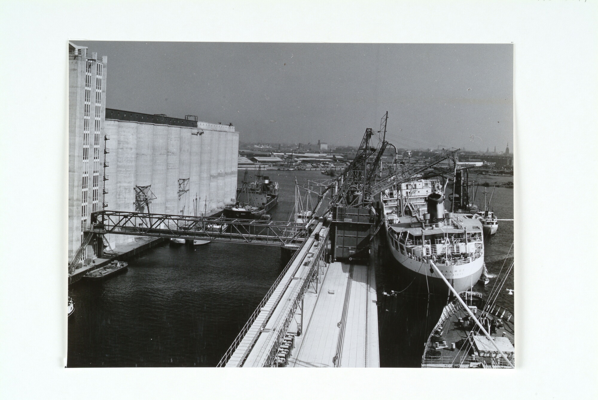 1998.0197; Foto van de IGMA aan de Vlothaven te Amsterdam, juli 1961; foto