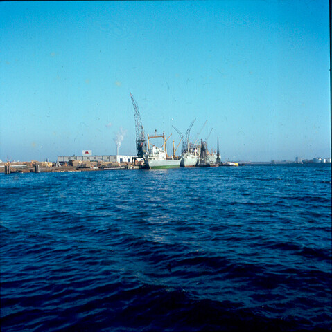 S.9100(4324); Havengezicht te Amsterdam (Hornhaven); diapositief